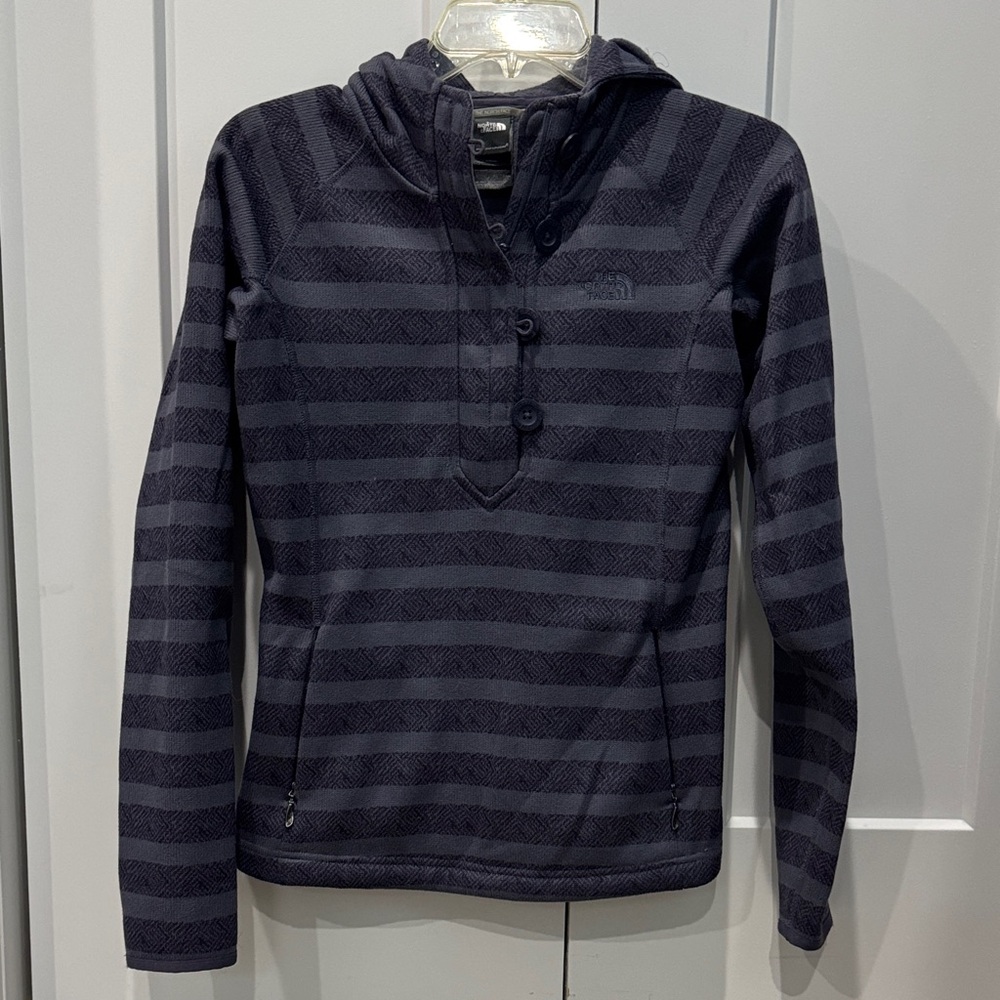 Like New The North Face Purple Pullover Sweater